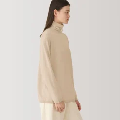 Labo Women's Natural Cashmere Turtleneck Sweater