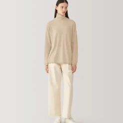 Labo Women's Natural Cashmere Turtleneck Sweater