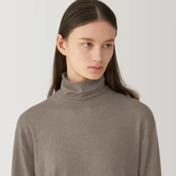 Labo Women's Natural Cashmere Turtleneck Sweater