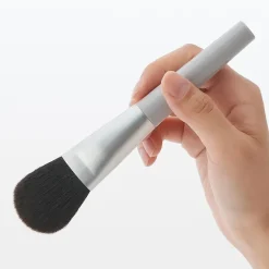 Polyester Cheek Brush
