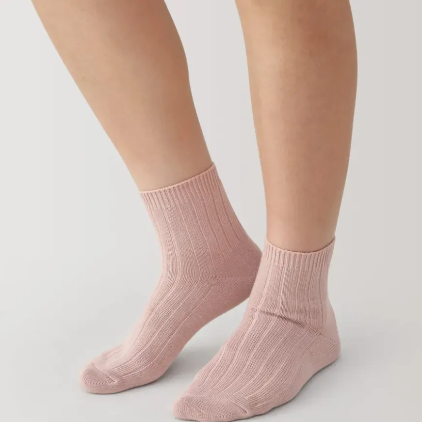 Right Angle Loose Top Ribbed Short Socks