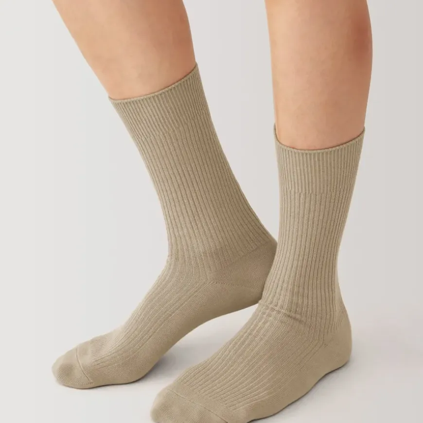 Right Angle Ribbed Socks