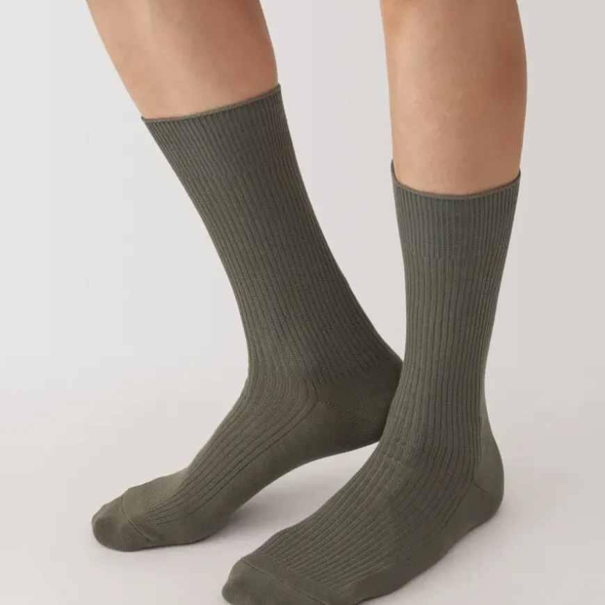Right Angle Ribbed Socks