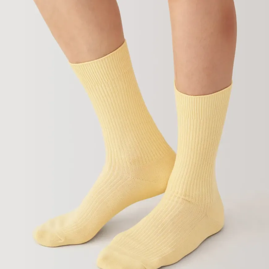 Right Angle Ribbed Socks