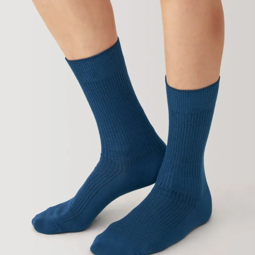 Right Angle Ribbed Socks