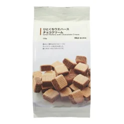 Small Wafers with Chocolate Cream